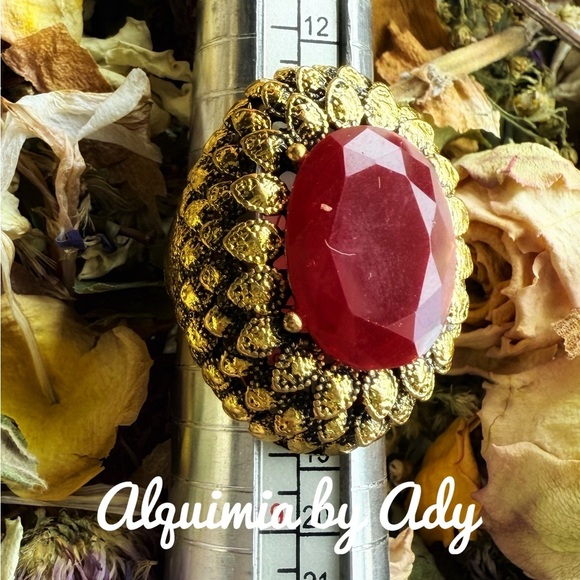 Maxi gold and ruby red crystal statement  brutalist ring - Picture 1 of 1